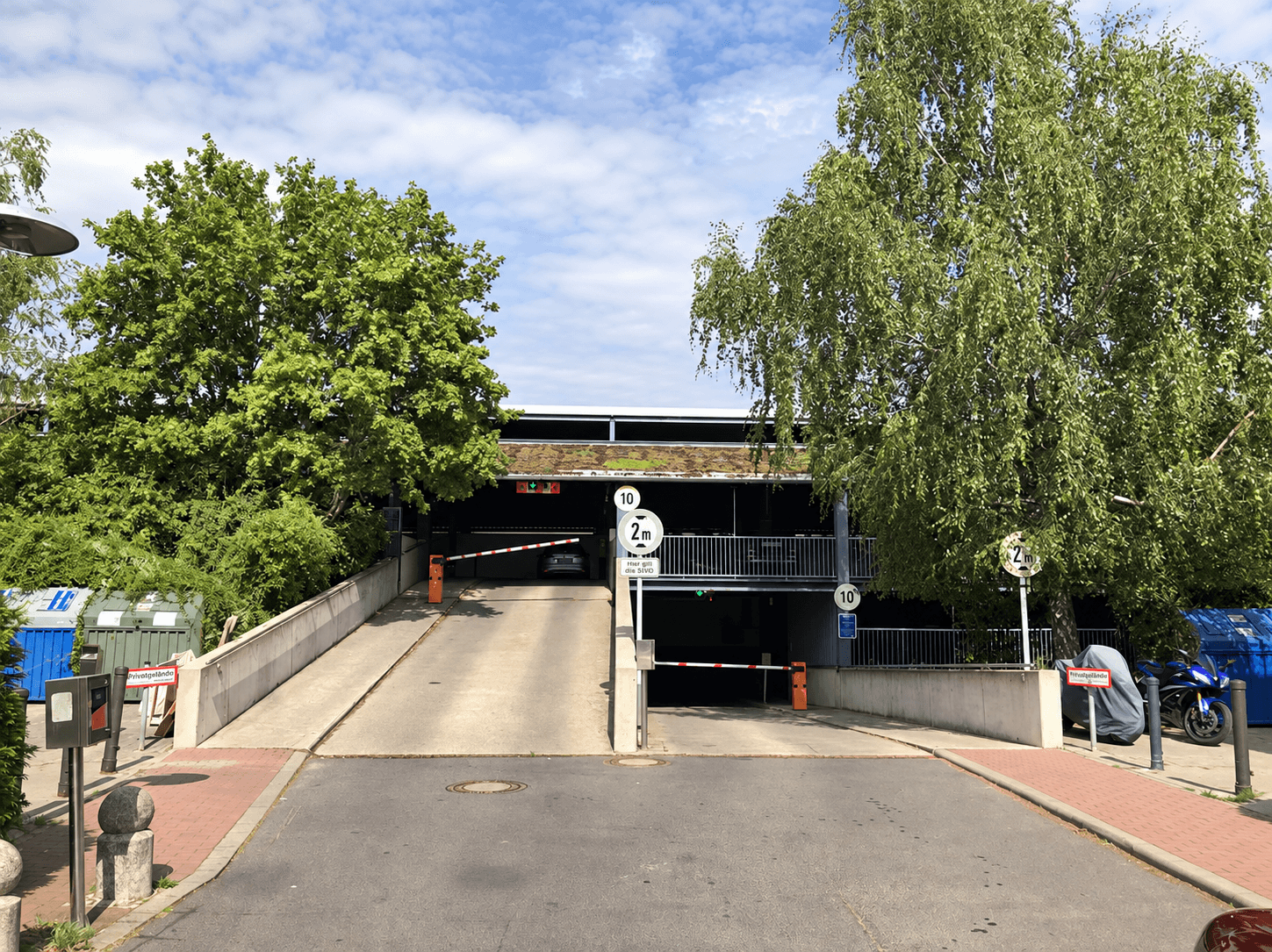 Zufahrt zum Parkhaus am Wohnpark Kirschenhof